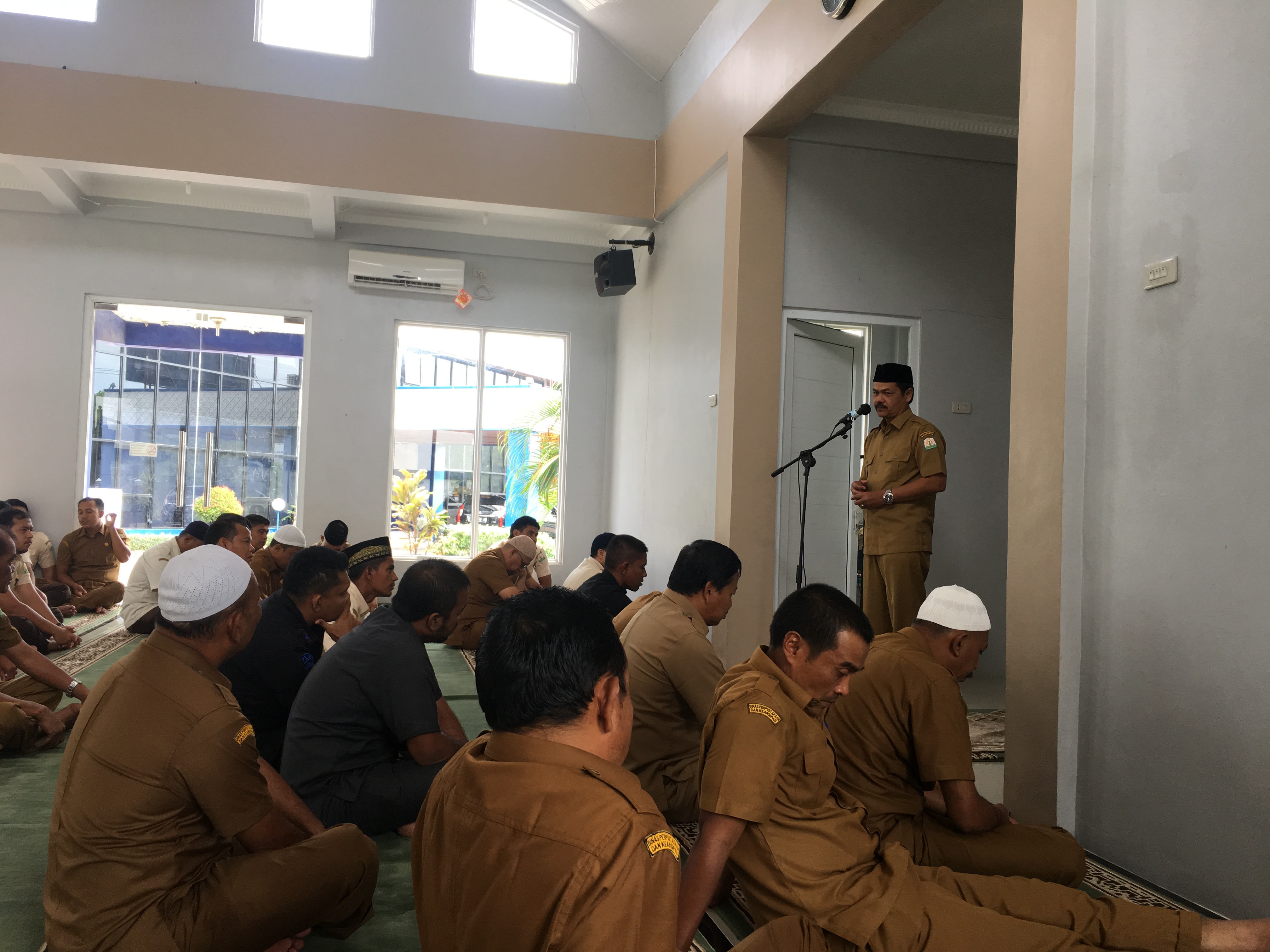 Kepala Dinas Arpus tausiah Usai Shalat Dzuhur Berjamaah