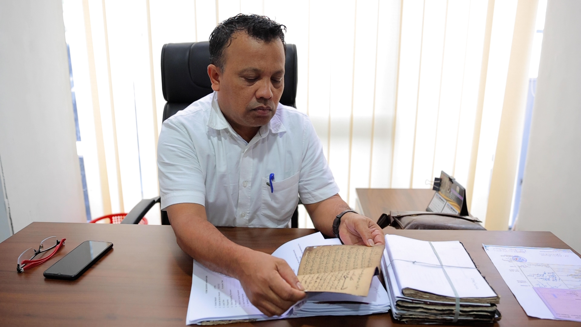 Digitalisasi Naskah Kuno Sebagai Upaya Pelestarian Bahan Perpustakaan